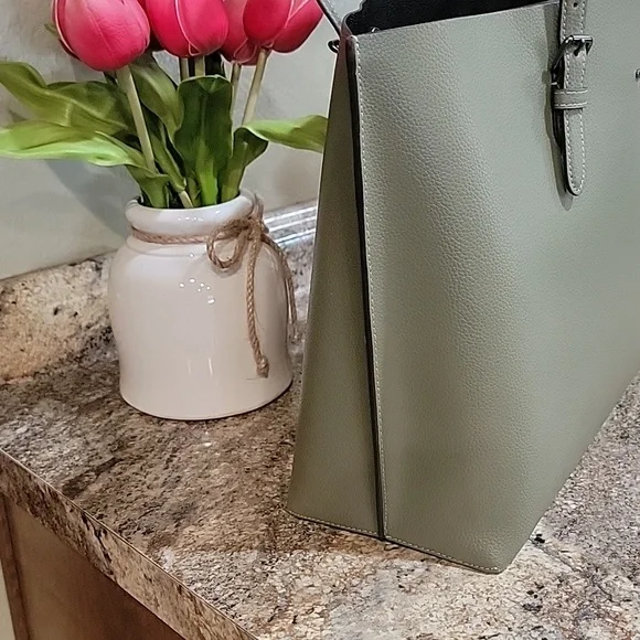 COACH NWOT Pebble Leather Mollie Large Tote Bag Pale Pistachio Green - Picture 3 of 7